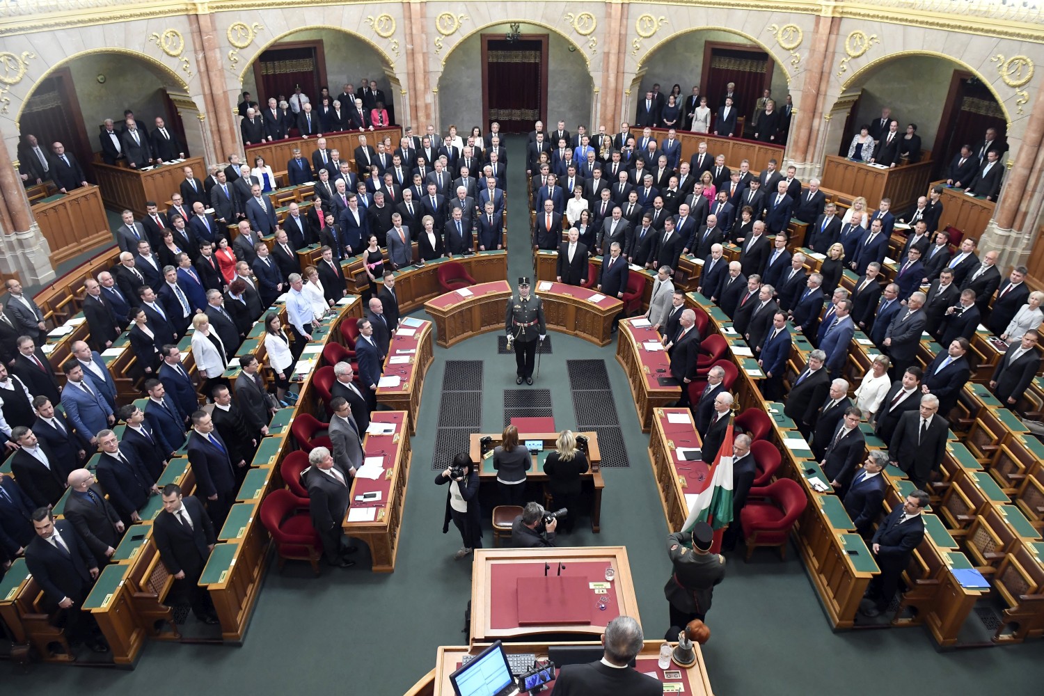 Fotó: Budapest, 2018. május 8. A képviselők eskütétele az Országgyűlés alakuló ülésén az Országházban 2018. május 8-án. MTI Fotó: Kovács Tamás