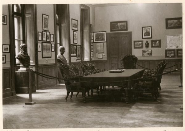 A régi Országgyűlési Múzeum kiállításának részlete, 1929