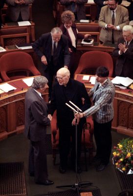 Varga Béla köszöntése az Országgyűlésben, 1993. február 23.