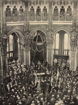 Az ünnepi országgyűlés a koronával, Ellinger Ede felvétele. 1896