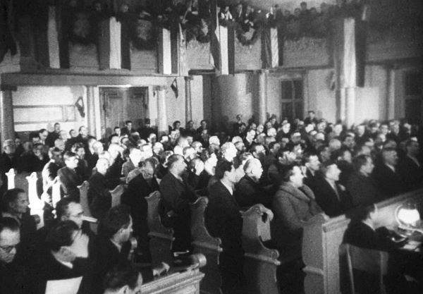 Ülésezik az Ideiglenes Nemzetgyűlés Debrecenben, 1944. december 21.