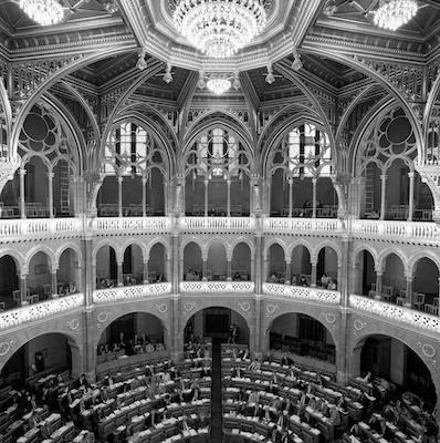 A képviselőházi ülésterem, 1990. december 17.