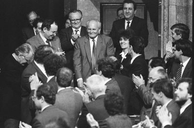 A képviselők Göncz Árpádot választották meg a Ház elnökévé, aki ily módon a köztársaság ideiglenes elnöke lett, 1990. május 2.