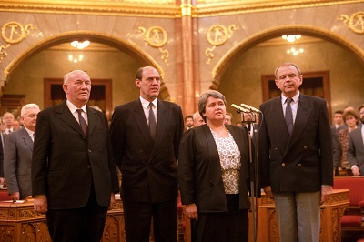 Pungor Ernő, Kupa Mihály, Botos Katalin és Gálszécsy András leteszik az esküt az Országházban 1990. december 21-én.
