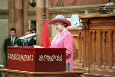 II. Erzsébet angol királynő beszédet mond az Országházban, 1993. május 5.
