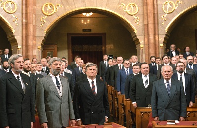 Antall József miniszterelnök és Göncz Árpád köztársasági elnök az Országgyűlés ünnepi ülésén 1990. október 23-án.