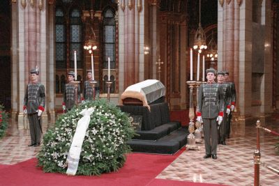  Antall József miniszterelnök ravatala az Országház kupolacsarnokában, 1993. december 17.