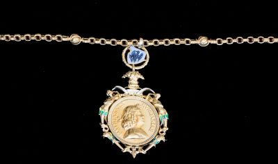 A Corvin-lánc kitüntetésen függő medál