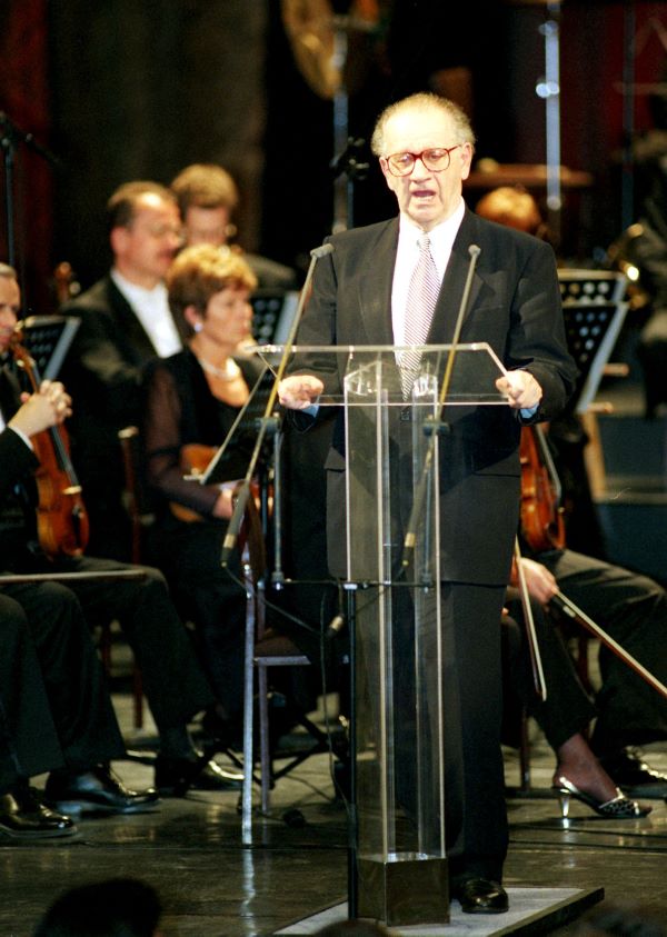 Szabad György beszédet mond a megemlékezésen