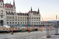 Gyalogosközlekedés a Kossuth téri rekonstrukció idején, 2013