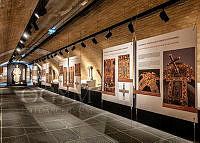 A Szent Korona az Országházban című kiállítás részlete az Országház Kőtárában, 2024