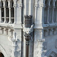 Vízköpő állatfigura és vízgyűjtő üst az Országház keleti és északi homlokzatán, 2014