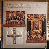 A Szent Korona az Országházban című kiállítás részlete az Országház Kőtárában, 2024