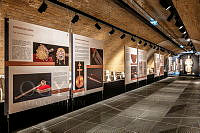 A Szent Korona az Országházban című kiállítás részlete az Országház Kőtárában, 2024