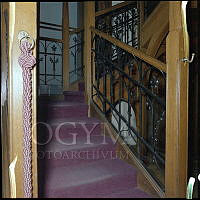 Műszaki fotódokumentáció az az Országgyűlési Könyvtár galériájára vezető falépcső állapotáról, 1982