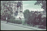 Andrássy Gyula lovas szobra a Kossuth tér déli részén, 1940 körül