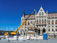 Az újraalkotott Andrássy-szobor talapzatának felállítása, 2015