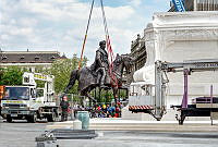 Andrássy Gyula szobrának rekonstrukciója az Országház déli bejárata előtt, 2015