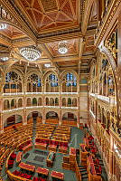 Az Országház képviselőházi ülésterme felülről, a második emeleti karzatról, 2025