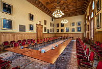 Pázmándy Dénes terem, a Képviselőházi Elnöki Festménygalériával, 2018