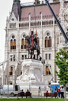 Andrássy Gyula szobrának rekonstrukciója az Országház déli bejárata előtt, 2015