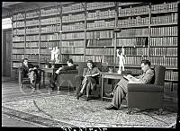 Műszaki fotódokumentáció az Országgyűlési Könyvtár nagy olvasótermének enteriőrjéről az épület felújítása, korszerűsítése idején, 1952