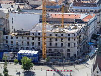 Kilátás az Országház tetejéről az épülő Szabad György Irodaházra, 2018