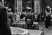 Cyrus Vance a Szent Korona és a koronázási jelvények ünnepélyes átadásán az Országház kupolacsarnokában, 1978