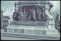 Andrássy Gyula lovas szobrának koronázási domborműve a Kossuth téren, 1940 körül